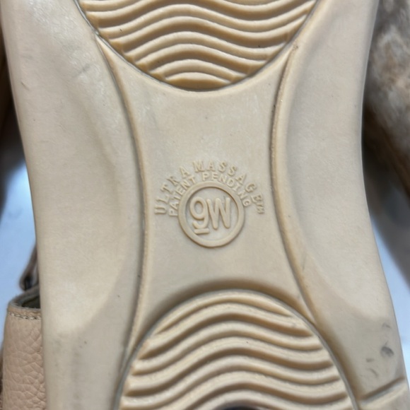 Cobbie Cuddlers  Comfort Velcro cream colored sandals size 9 - Picture 2 of 16